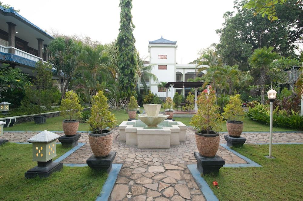 Beji Bay Resort Padangbai  Exterior photo