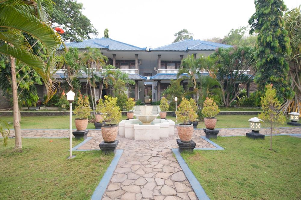 Beji Bay Resort Padangbai  Exterior photo