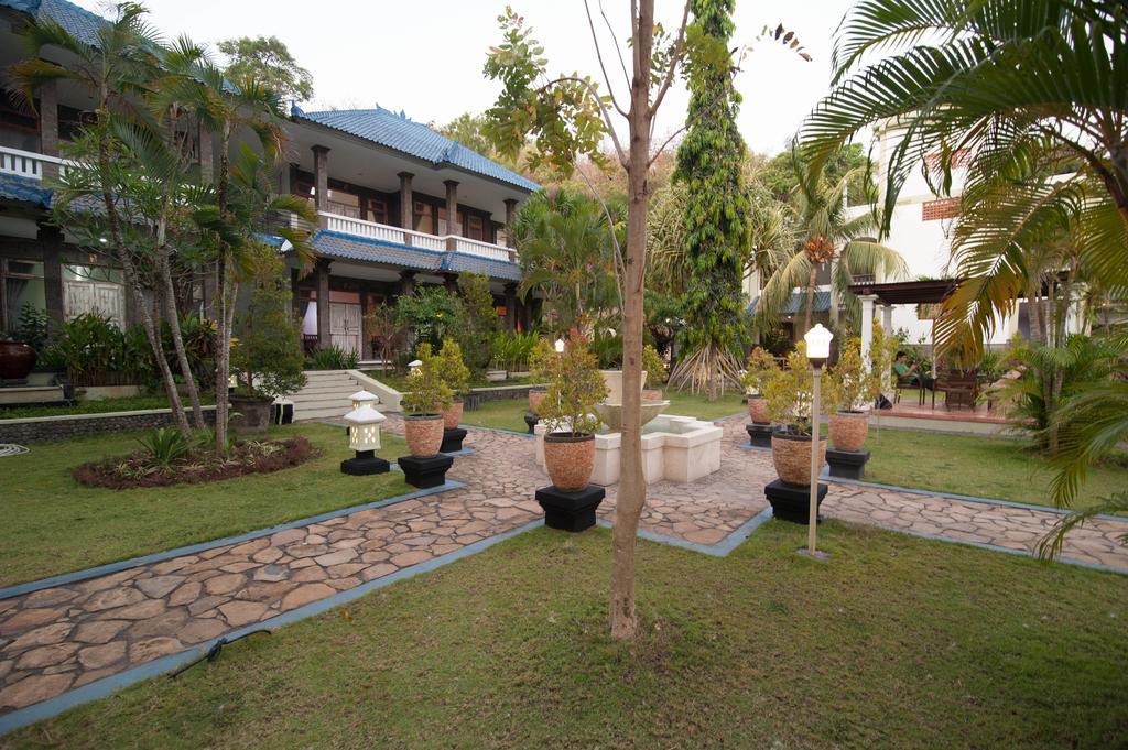 Beji Bay Resort Padangbai  Exterior photo