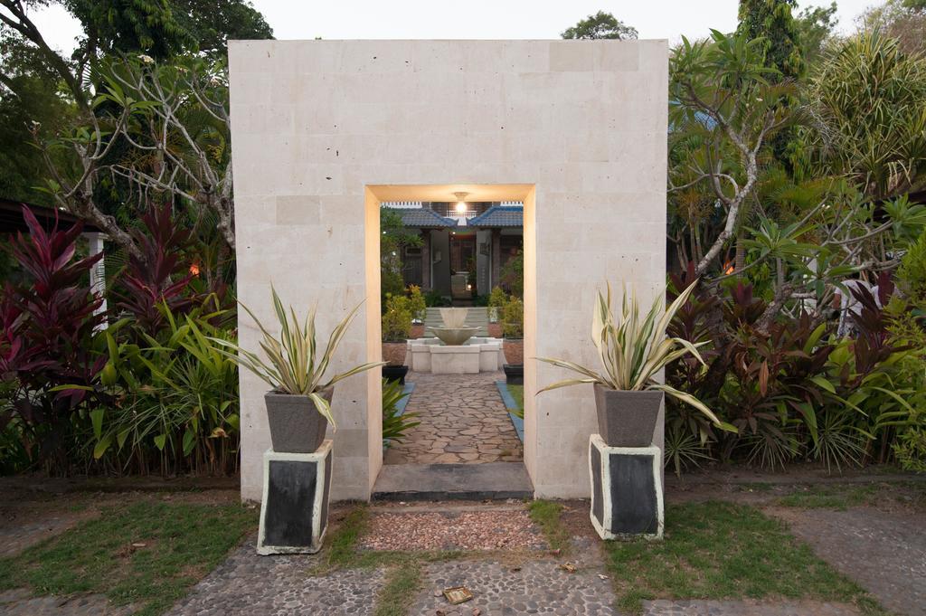 Beji Bay Resort Padangbai  Exterior photo